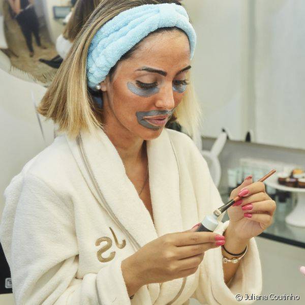 O multimasking com várias cores de máscara de argila pode recuperar problemas diferentes na pele, como oleosidade, sensibilidade e opacidade de uma vez só (Foto: Juliana Coutinho)
